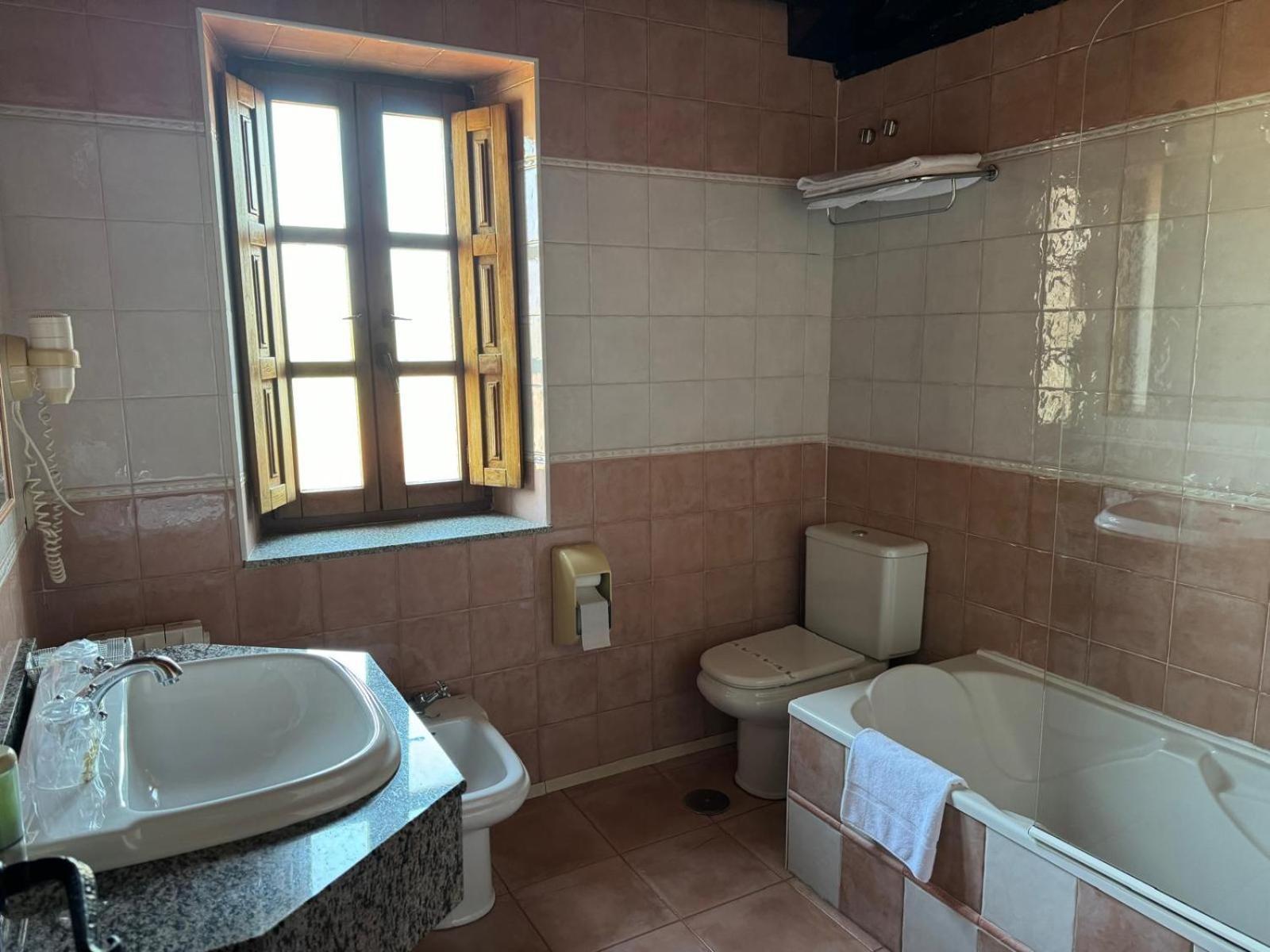 Bed and Breakfast La Venta de Quijas Exterior foto