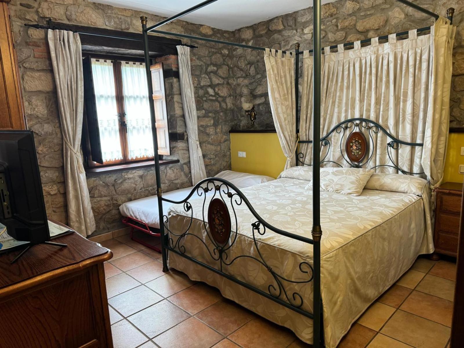 Bed and Breakfast La Venta de Quijas Exterior foto